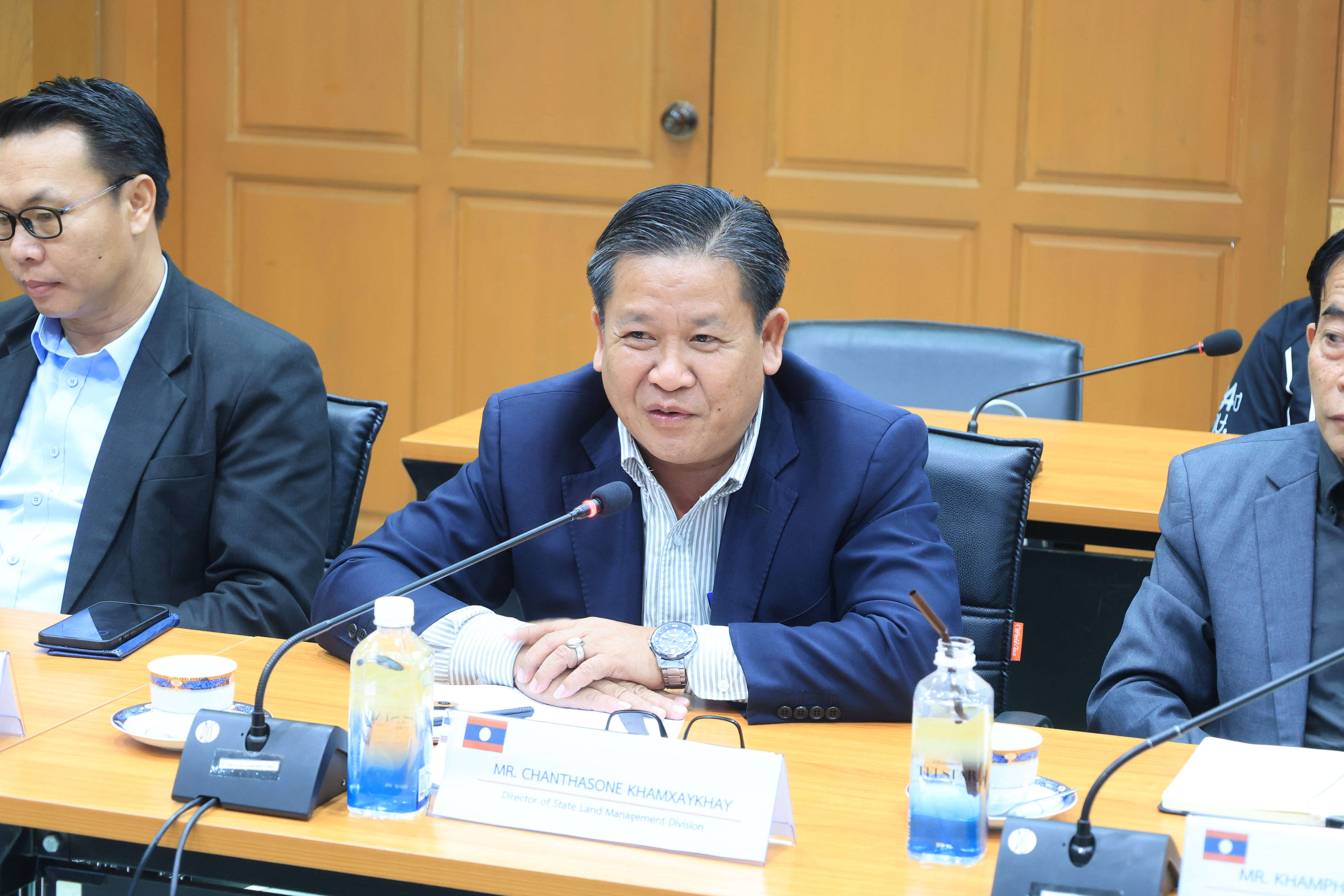 title - ส.ป.ก. ต้อนรับคณะผู้บริหารและเจ้าหน้าที่จากกรมบริหารและจัดการที่ดิน สปป.ลาว 